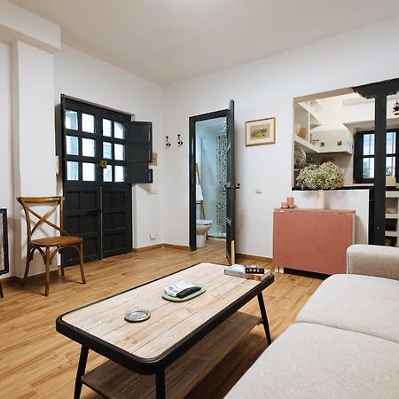 Апартаменты Aitana'S Retreat With Charming Garden Севилья Экстерьер фото