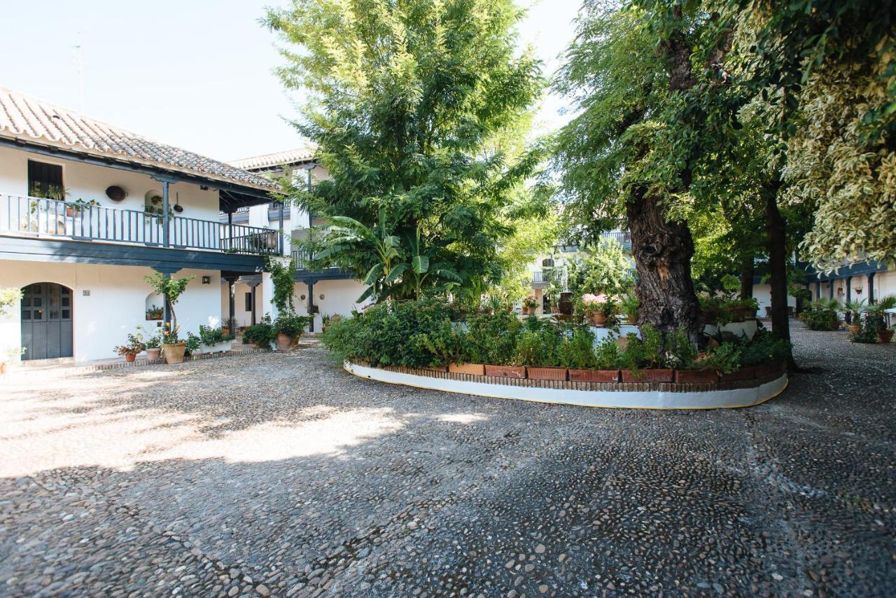 Апартаменты Aitana'S Retreat With Charming Garden Севилья Экстерьер фото