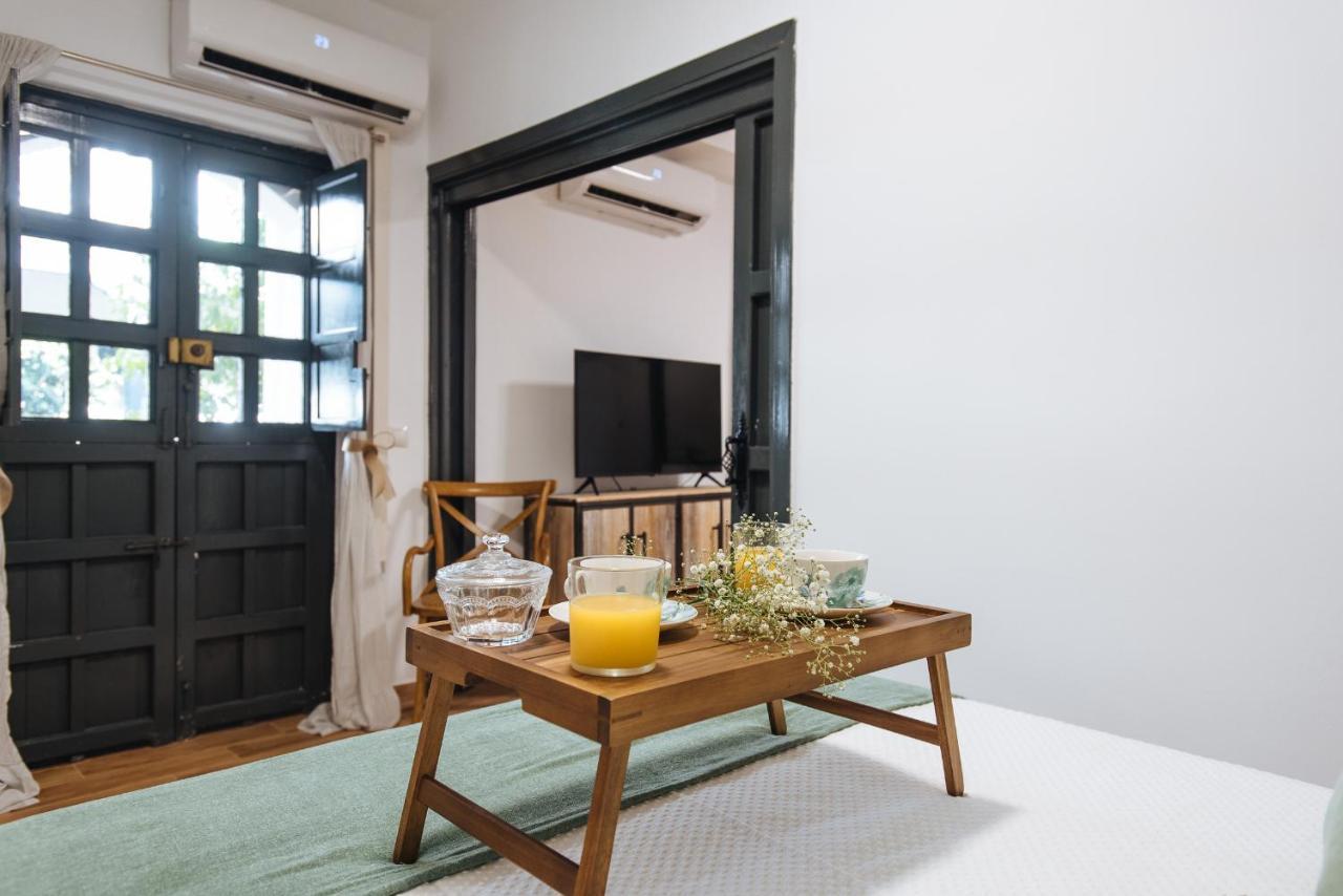Апартаменты Aitana'S Retreat With Charming Garden Севилья Экстерьер фото