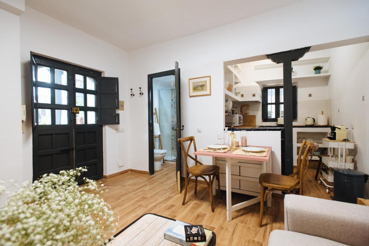 Апартаменты Aitana'S Retreat With Charming Garden Севилья Экстерьер фото